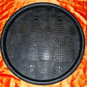 Anti slip crocodile tray